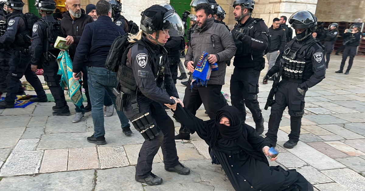 Poliția israeliană a atacat musulmani din Moscheea al-Aqsa, în Ierusalimul de Est. Hamas acuză o „crimă fără precedent”